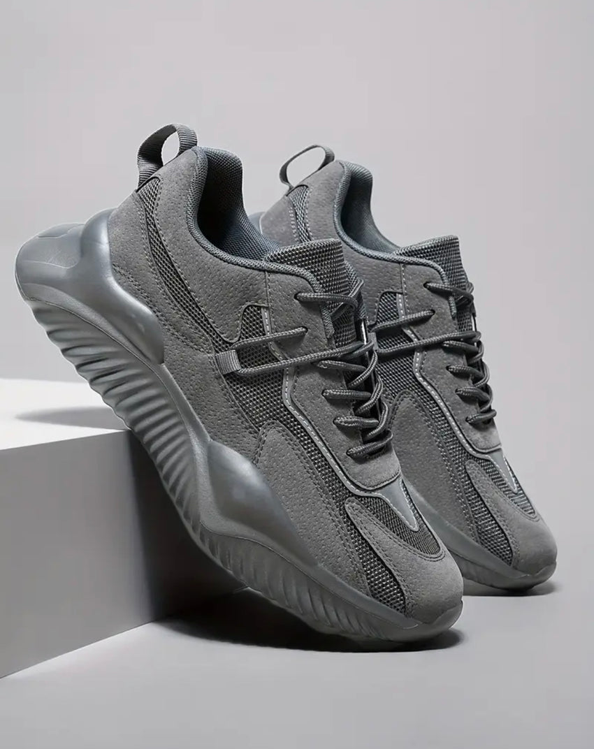 Sneaker / Freizeitschuhe für Erwachsene Neu!! In Grau