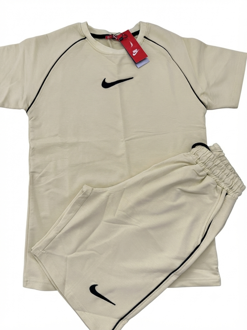 Nike Sommer Anzug 2teiler Kurz -Restposten